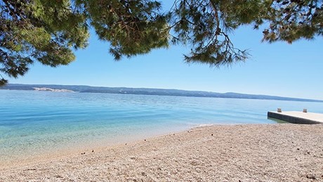 Plaža tik uz naselje