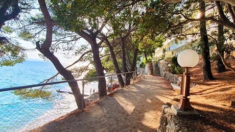 Promenade along the beach